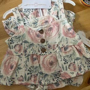 Tahari baby 3 piece set, new with tags 3-6 months